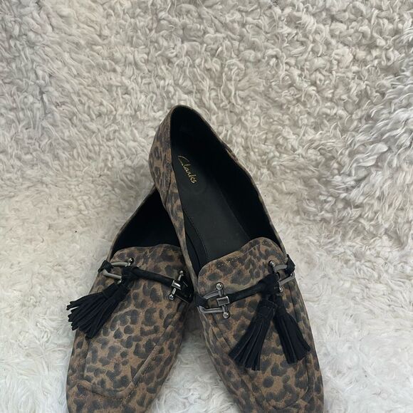 Clarks leather suede Leopard Print Loafers with Tassels accent Size 9.5M - Picture 8 of 11